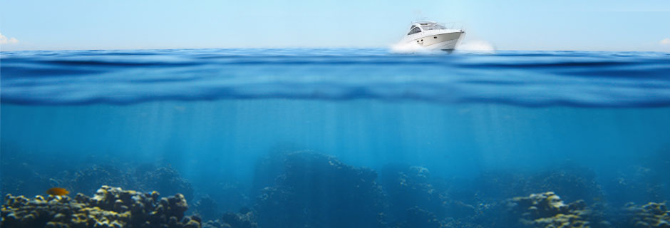 Ihre Augen unter Wasser