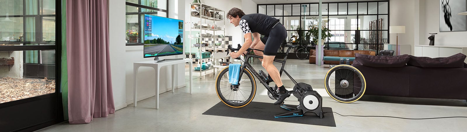 Trenažer Tacx Flux 2 Smart 