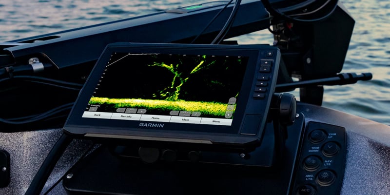 Realtime Fishing with PanOptix LiveScope Sonar from Garmin: ICAST